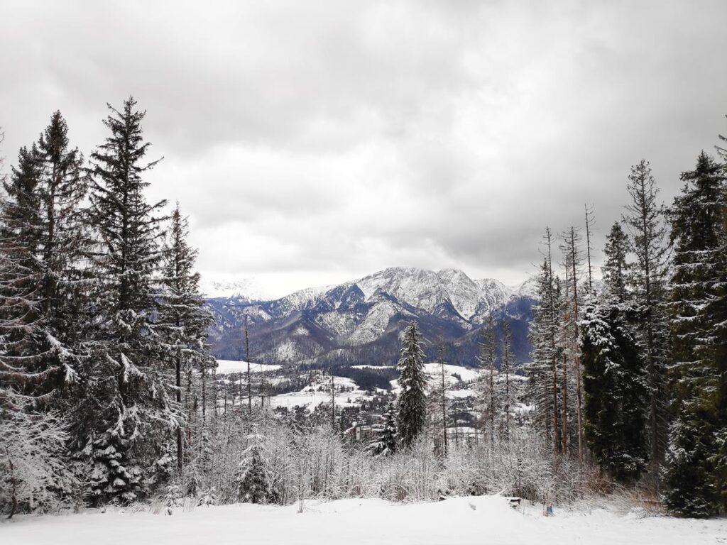 zimowy widok na Giewont