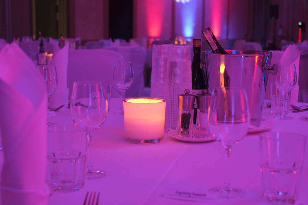 Uroczysta kolacja okrągły stolik