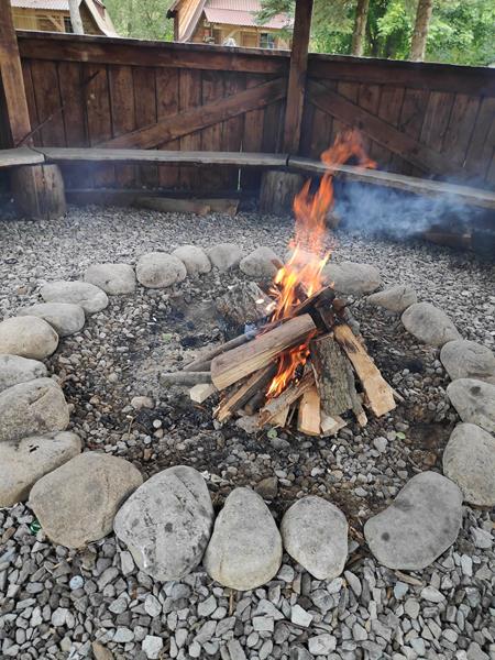 Ognisko w czasie imprezy integracyjnej