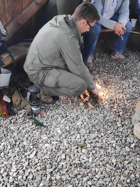 Technika rozpalania ognia krzesiwem