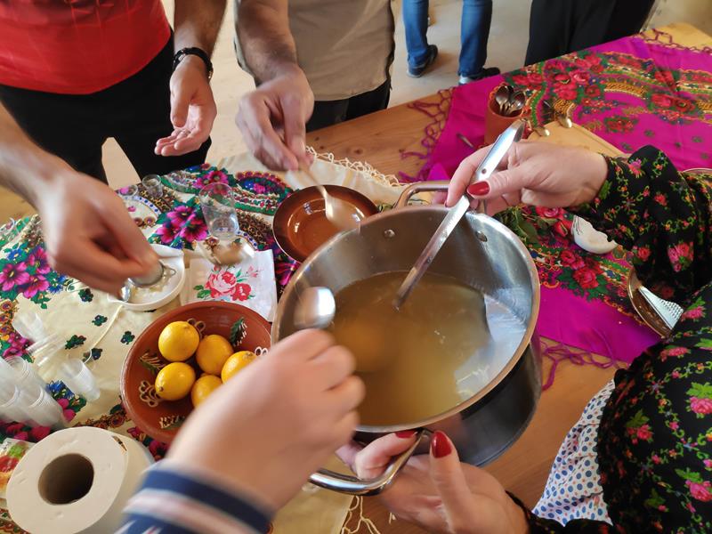 Proces przygotowywania nalewek w czasie warsztatów