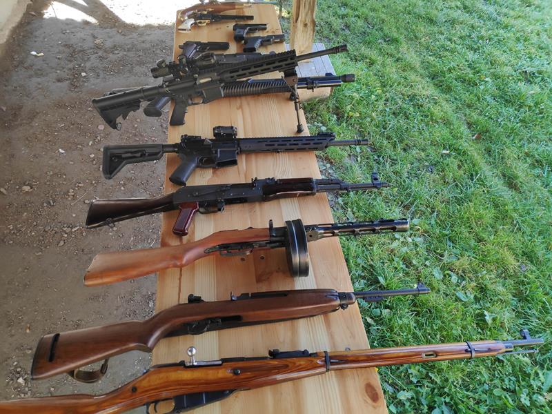 Gotowa broń do strzelania w czasie eventu