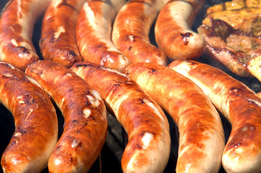 pieczona kiełbasa na grillu